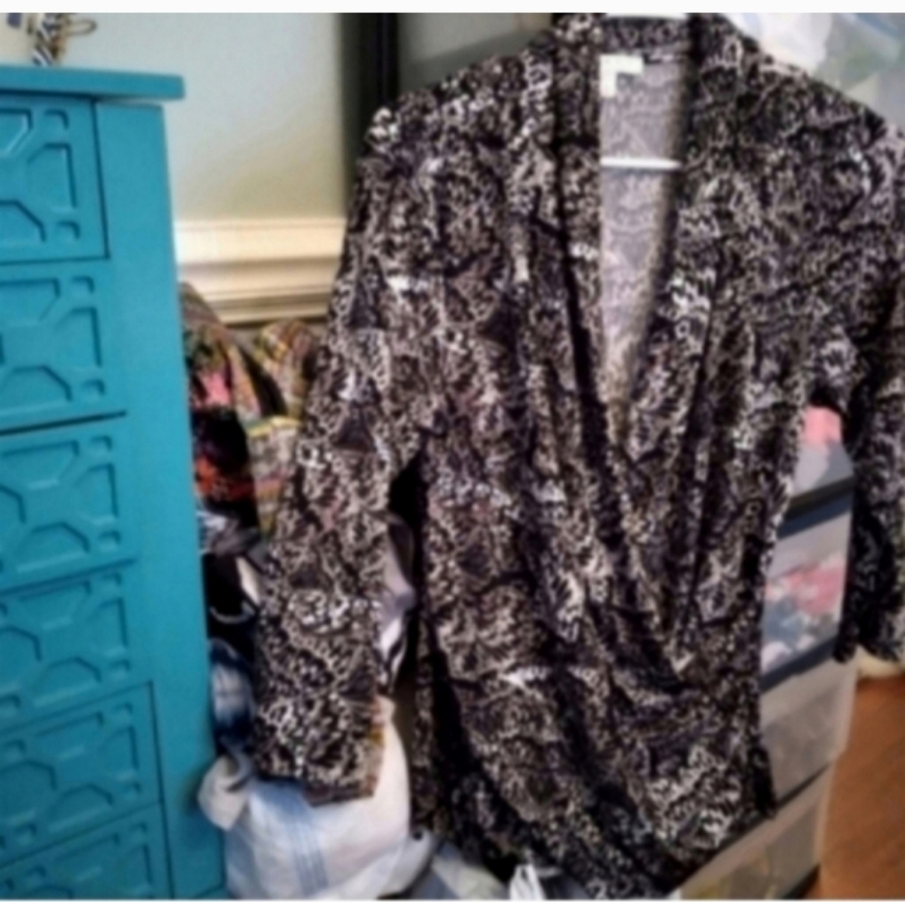 Chaus NY Black Gray Faux Wrap Style Top L Geometric Ruched Stretchy Office